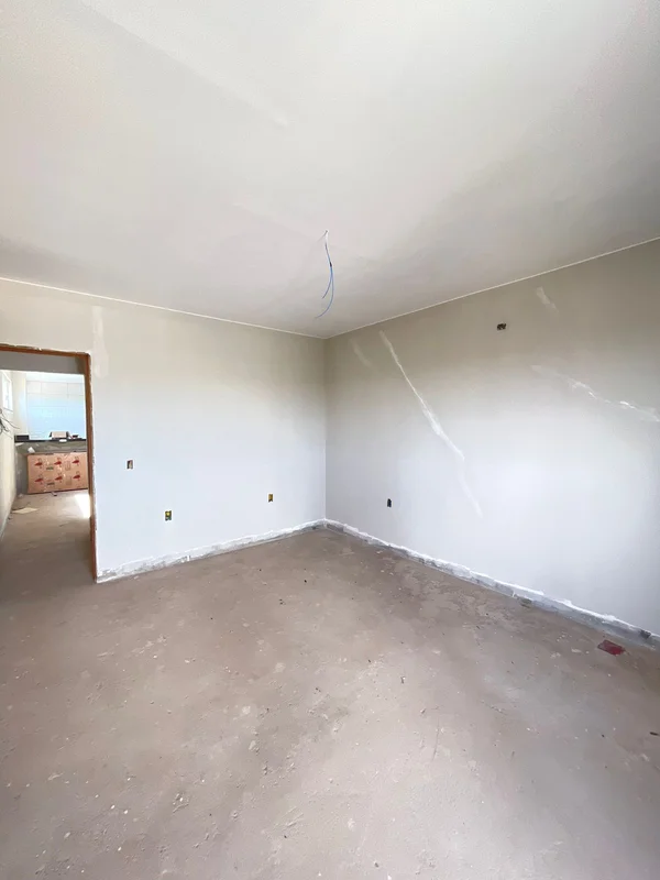 Vende-se um prédio com três apartamentos, no térreo 1 quarto, banheiro social, p...