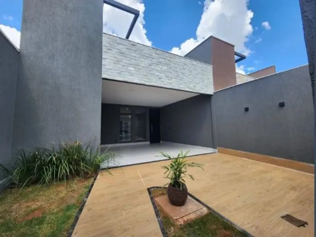 O imóvel está localizado no bairro Jardim América possui 160 metros Casa no Jard...