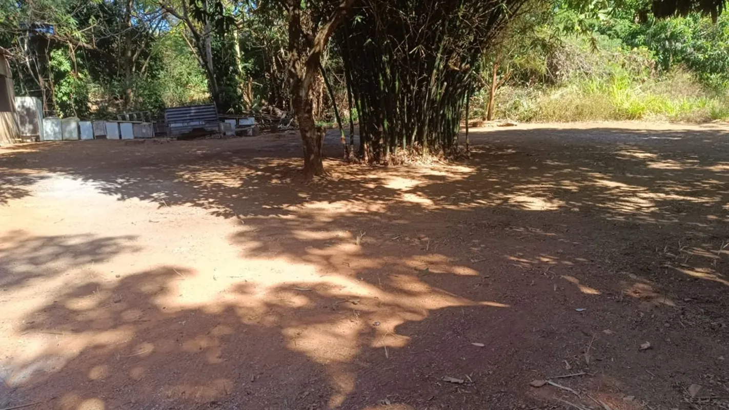 cód. LAU/005Área total: 3.748 m², com grande potencial para lazer e cultivoAmbie...