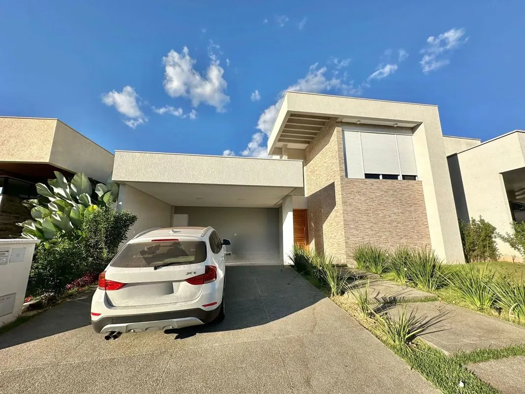Casa a Venda no condomínio Portal do Sol Green Área construída: 245m2 – Lote: 42...