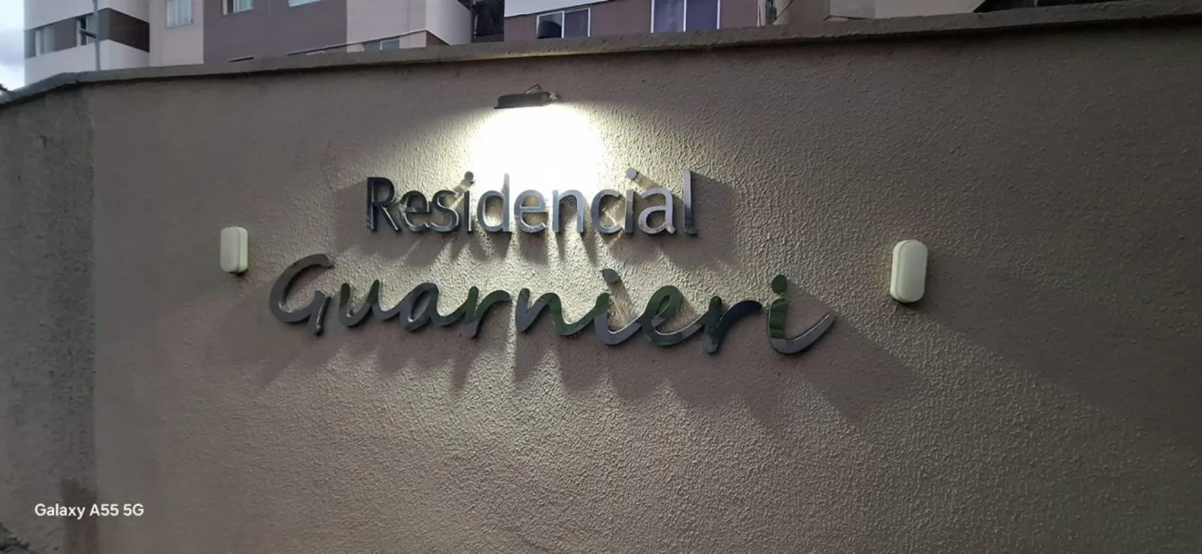 Apartamento todo reformado, originalmente tem 3 quartos mas na reforma o proprie...