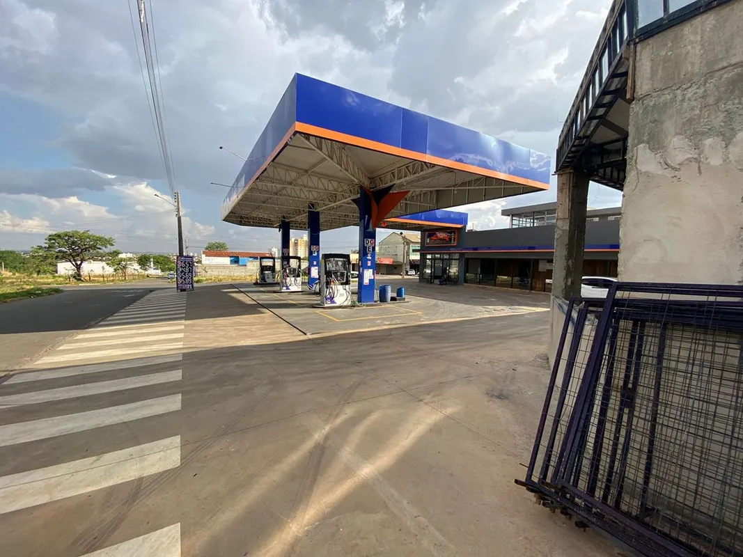 Posto de combustível - próximo ao Buriti Shopping920m2 3 ilhas de abastecimento ...