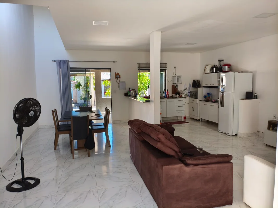 LOTE 400 - CONDOMINIO FECHADO - Sendo 02 casas dentro do loteLote de 400m2 com ...