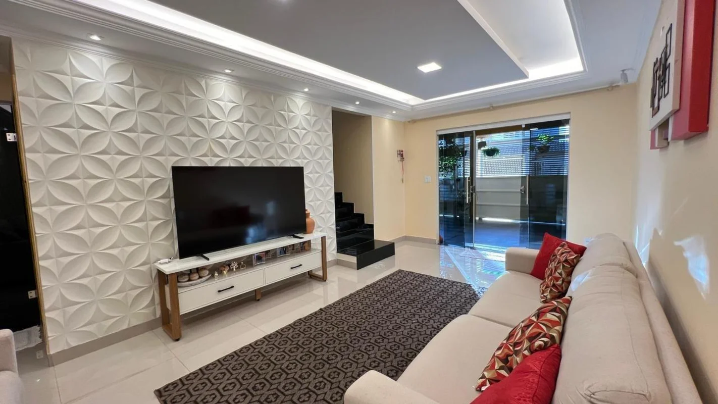 Sobrado à Venda – Samambaia Norte QR 2133 pavimentos | 4 quartos | 378,75m² cons...
