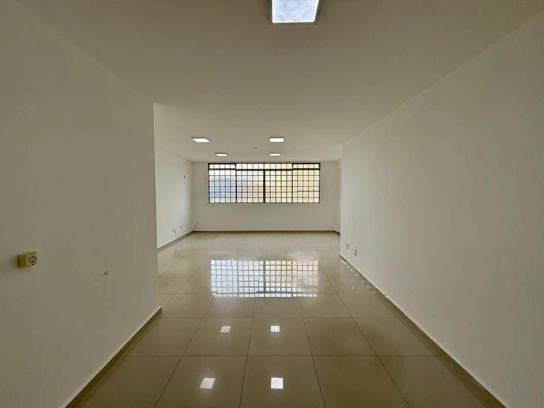 QNB 14 - Taguatinga Norte/DF.Imóvel:Sala comercial com banheiro social.Localizaç...