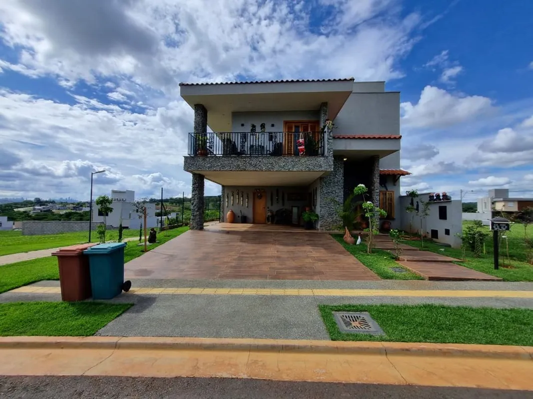 Sobrado no Condomínio Parma- Área construída: 307m²- Área total do terreno: 313m...