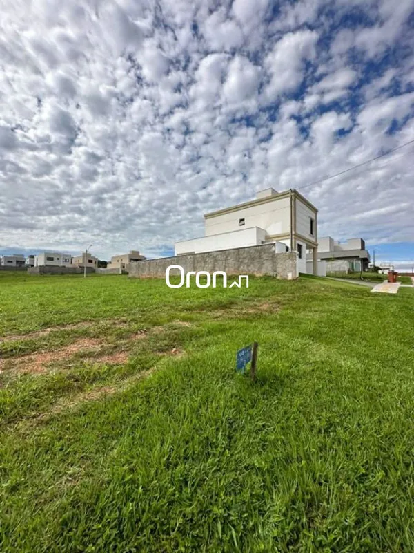 CÓDIGO DO IMÓVEL: TE1160 LOCALIZAÇÃO:Localizado em condomínio fechado com fácil ...