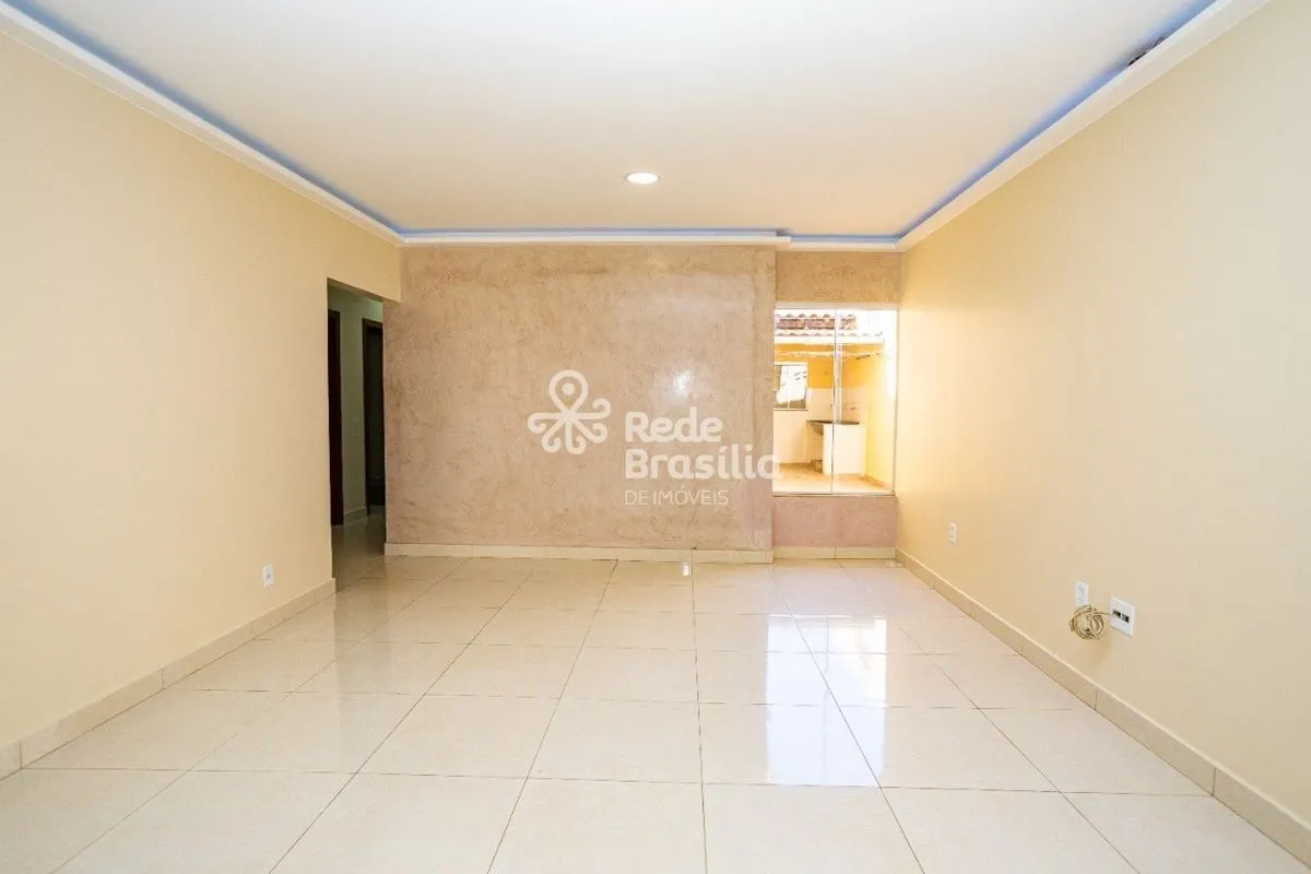 QI 08 Conjunto D - Guará IApresentamos esta residência recentemente reformada, s...
