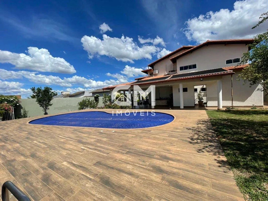 A GM Imóveis vende casa no Condomínio Solar de Athenas, Sobradinho/DF.Área const...