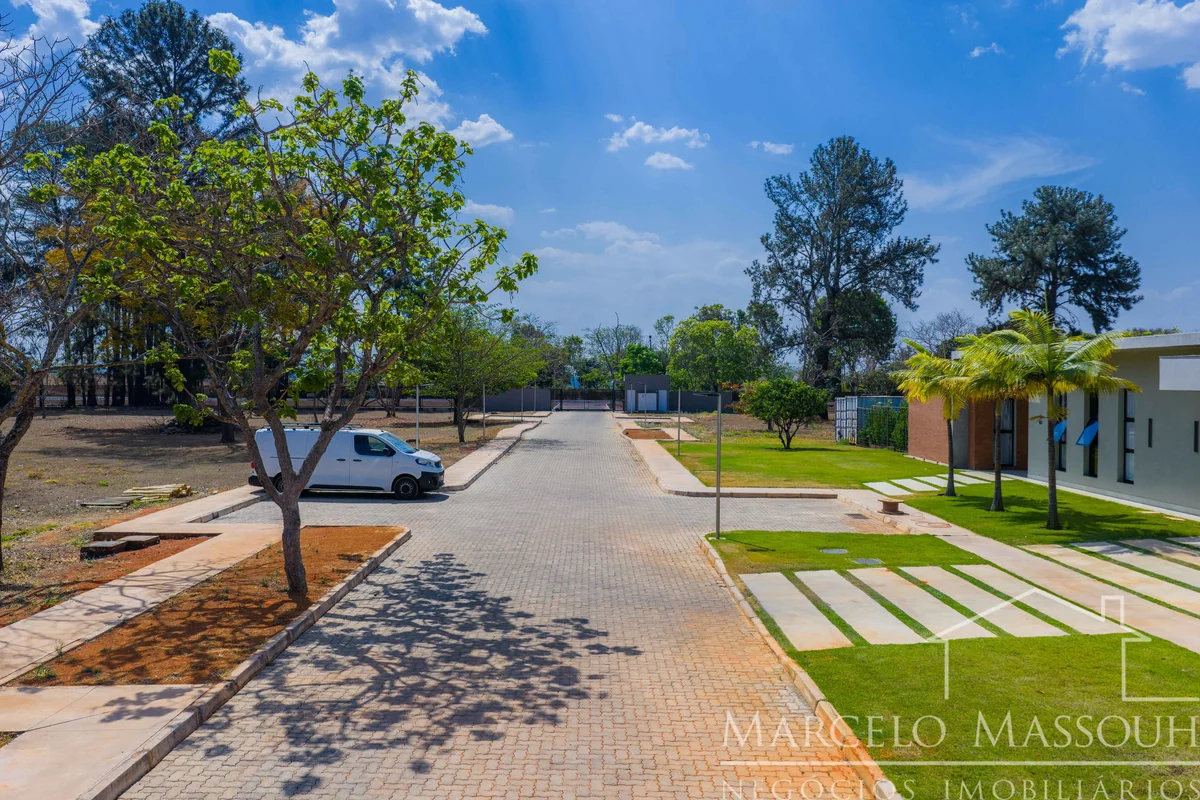 O melhor lote vazio à venda hoje na Quadra 27 do Parkway. São 2.500 m² em condom...