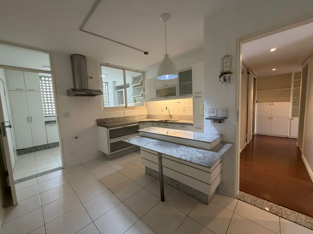 Apartamento à venda na Asa Norte: Anda alto, vista livre e nascente.Descubra a c...