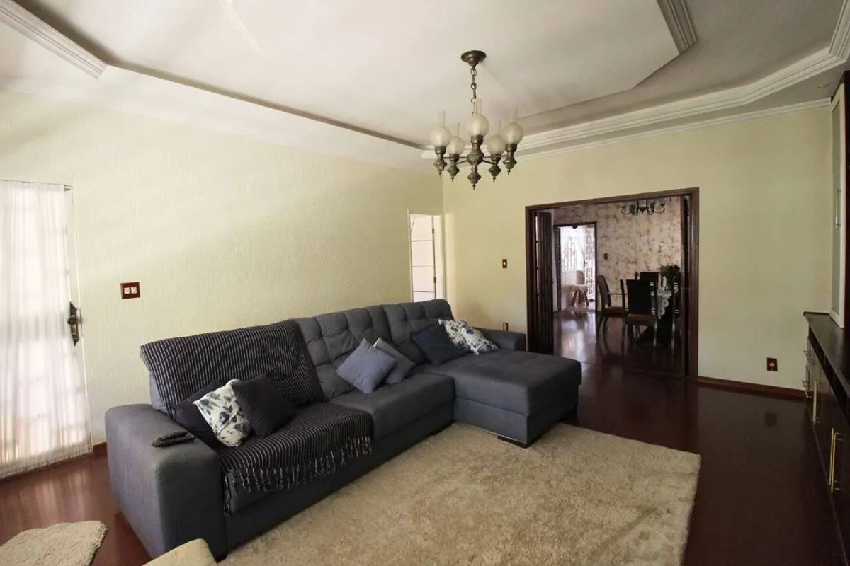 Torres Imóveis vende com exclusividade;Excelente casa na melhor quadra de Sobrad...