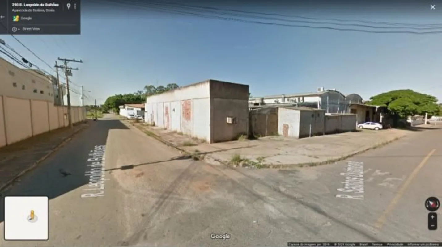 Galpão de esquina com 514,62m², possui construção anexa com 3 salas, 1 recepção ...