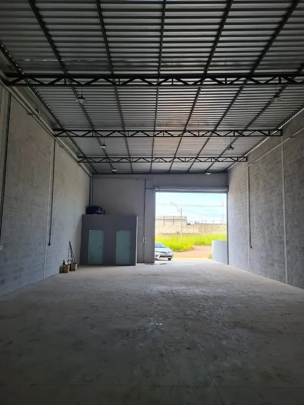 GALPÃO À VENDA – PORTAL SANTA RITA, GOIÂNIAÁrea total: 270 m²Galpão novo, pronto...