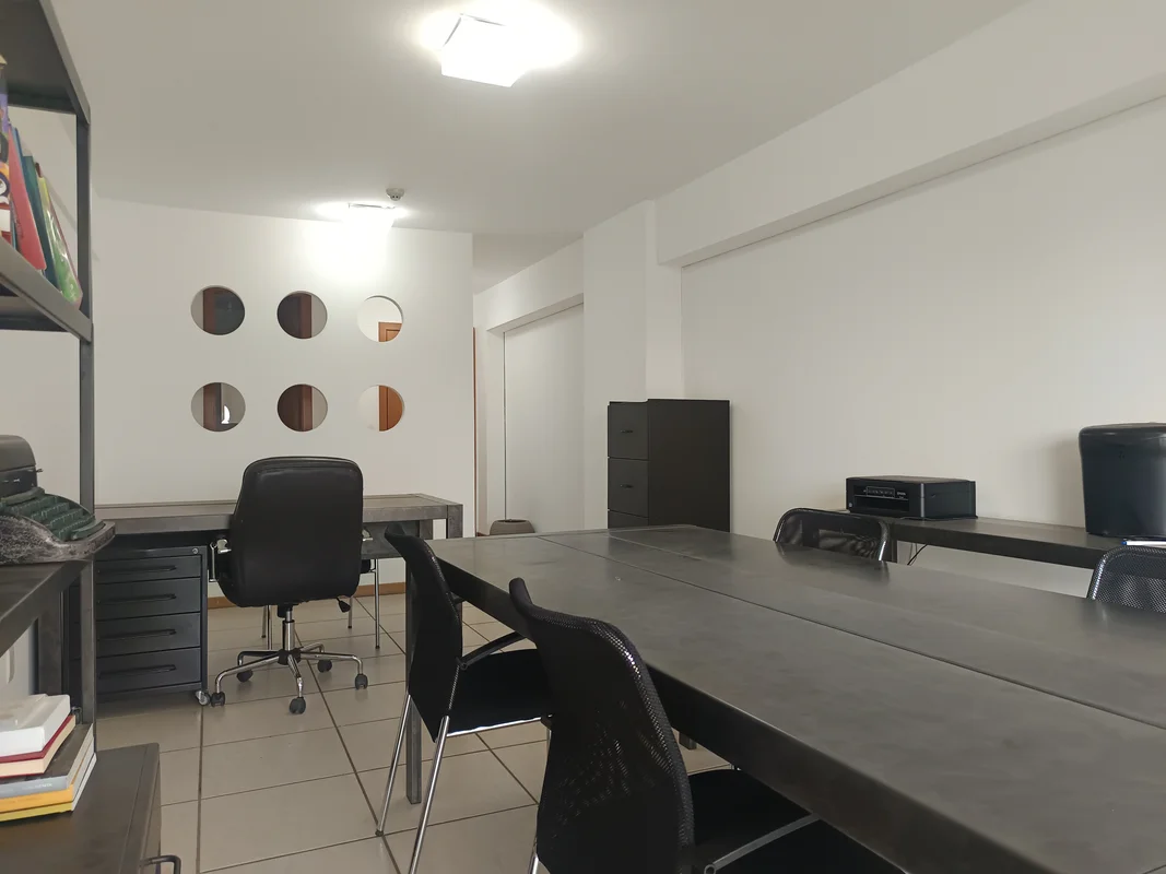 Sala a venda Deck Norte Nascente, vista livre.Pintura nova, bem conservada.Andar...