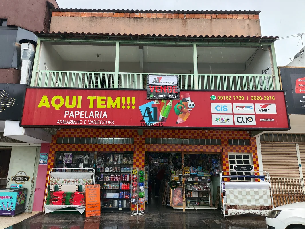 Vendo um excelente Prédio Comercial/Residencial, localizado entre Quadra 05, Ave...