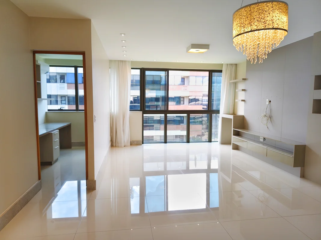 Imagine morar em um apartamento reformado, em andar alto e com vista privilegiad...