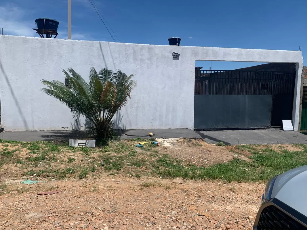 Casa 3 qts sendo 1 suite , forrada , ampla, arejada , reformada , murada , excel...