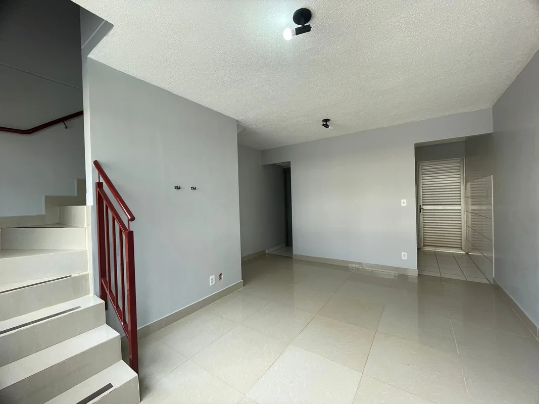 ESPECIFICAÇÕES DA CASA:- Sala ampla- Lavabo-Cozinha-Banheiro Social-2 quartos-Ár...