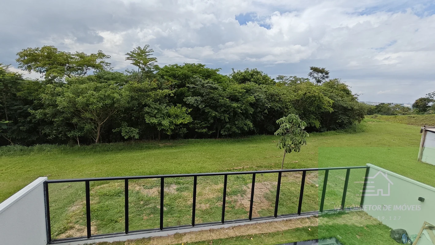Aconchegante Casa Sobrado no condomínio jardins Nápoles em Senador Canedo, Terre...