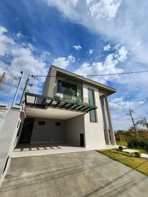 Sobrado à venda – Jardins Nápoles 220 m² construídos | 360 m² de terreno | 4 suí...