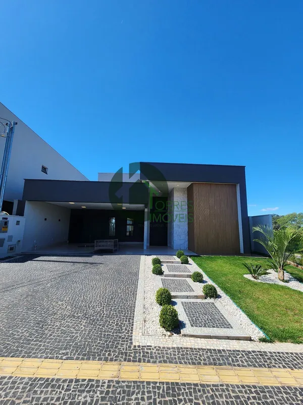  Casa térrea Condomínio Jardins Nápoles Lote 374 metros Área construída 210 metr...