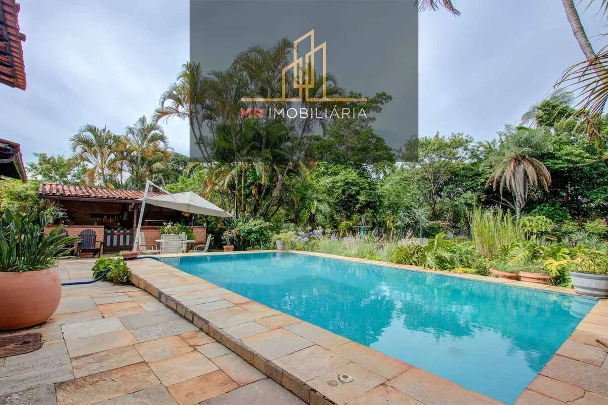 A casa é composta por:•4 quartos, sendo 2 suítes•1 banheiro social e 1 banheiro ...