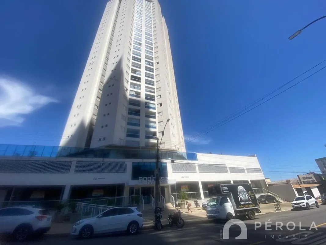 Sala comercial com recepção, espaço para duas salas, cozinha e banheiro. Uma vag...