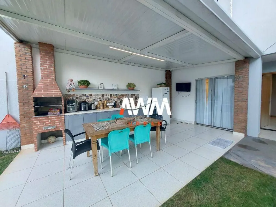 Lindo sobrado com varanda gourmet com piscina sala de estar e jantar, cozinha, 0...
