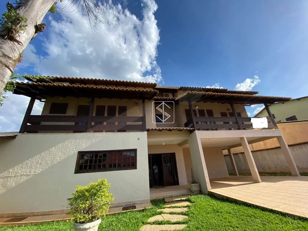Salerno Imob apresenta :Casa de Alto Padrão com 500m² Conforto, Espaço e Sofisti...