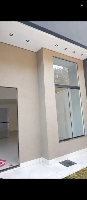 3 Quartos com uma suíteBanheiro social Área de serviço Sala com pe direito alto ...