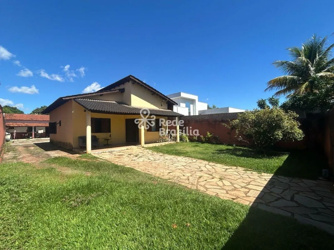  Duas casas no mesmo Lote para duas moradias Condomínio fechado e bem estruturad...