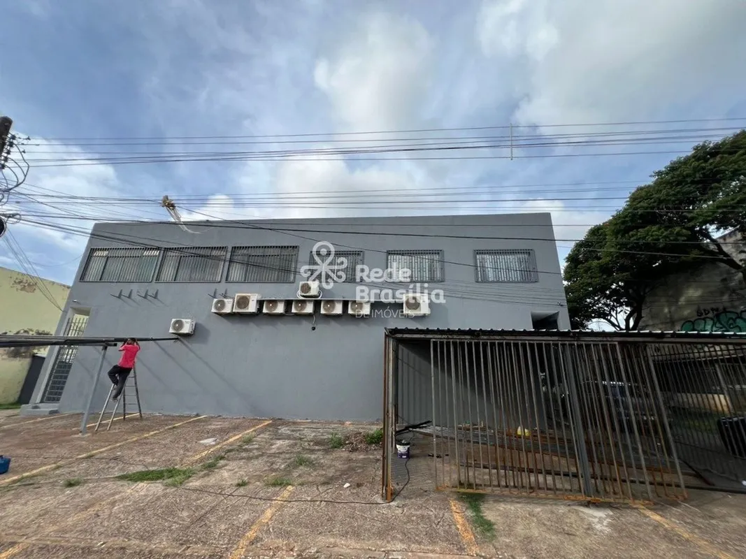 OTIMA OPORTUNIDADE DE LOCAÇÃO COMERCIAL lOJA QUADRA 07- 5 salas- 2 BanheirosAlém...