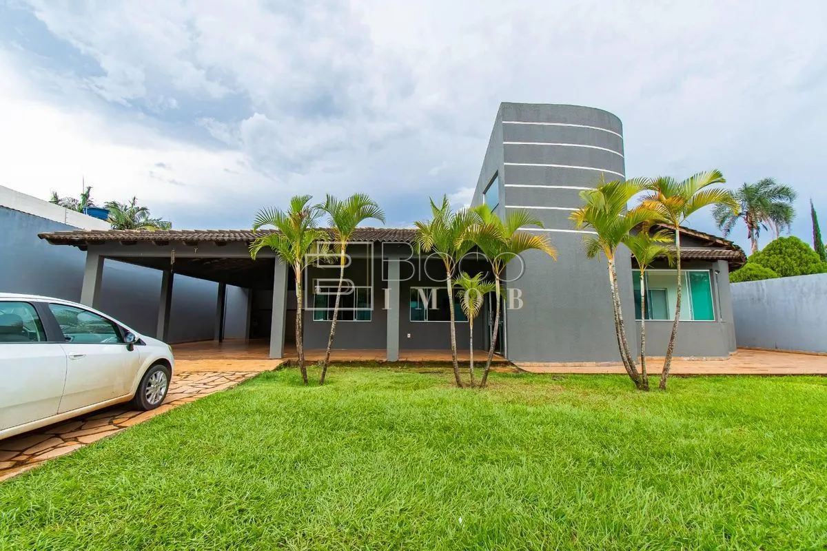 Casa disponível na Rua Sao Francisco da Ponte Alta Norte, localizado em uma aven...