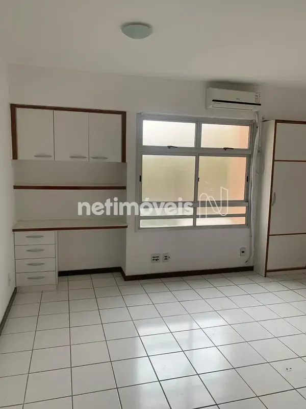 ?? SOBRE O IMÓVEL •Sala ampla e bem iluminada •Cozinha com armários planejados •...