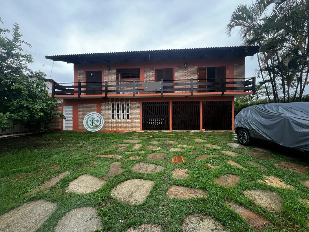 EXCELENTE CASA PARA LOCAÇÃOLAGO SUL - QL 22-4 QUARTOS SENDO 2 SUÍTES E UMA COM C...