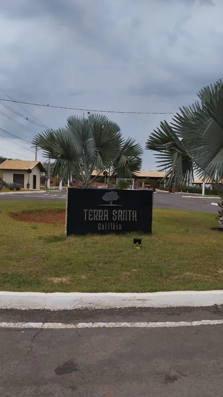 Lote no Condomínio Terra Santa GaliléiaLote em condomínio fechadoÁrea total: 1.4...