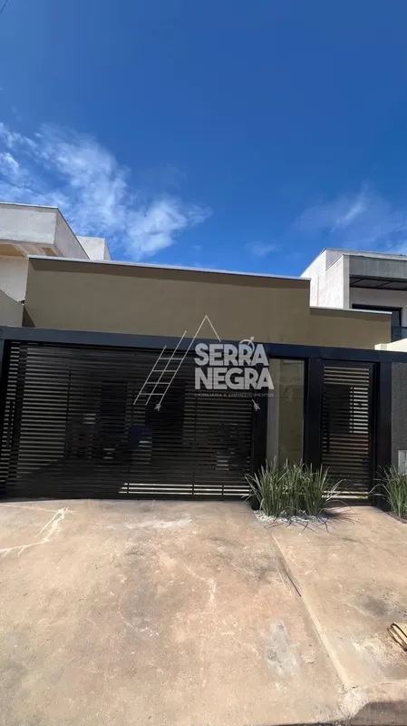 - Área total: 140m²- Área construída: 128m²- 03 Quartos sendo 02 suítes - 01 sem...