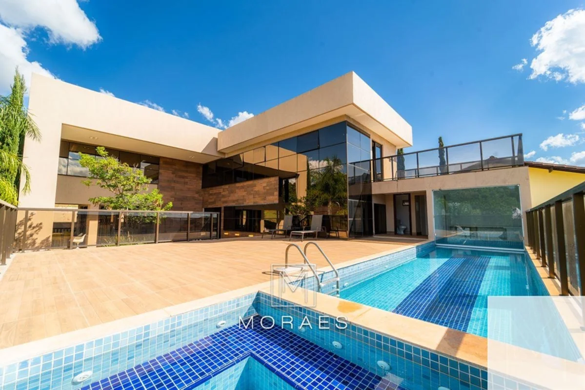 VENDE-SE CASA MODERNA– LAGO SUL | QI 28Elevador | 4 Suítes | Energia Fotovoltaic...