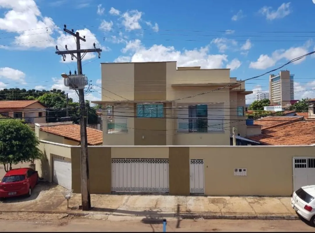 Localizado na 403 Sul, este sobrado é ideal para quem busca conforto, espaço e a...
