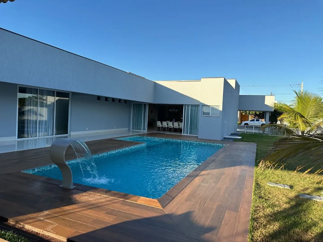 Conforto e sofisticação no Condomínio Polinésia!Apresentamos esta belíssima casa...
