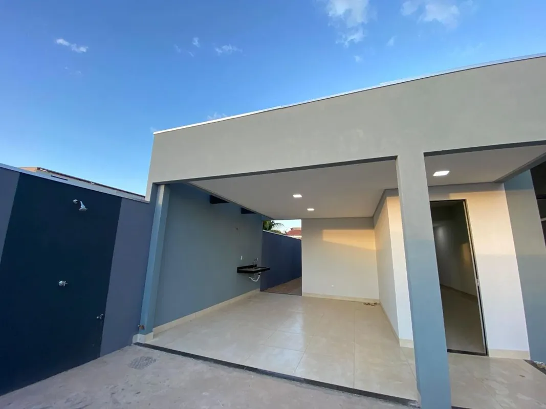 Casa à venda edificada em lote de 250 m², com 180 m² de área construída, oferece...