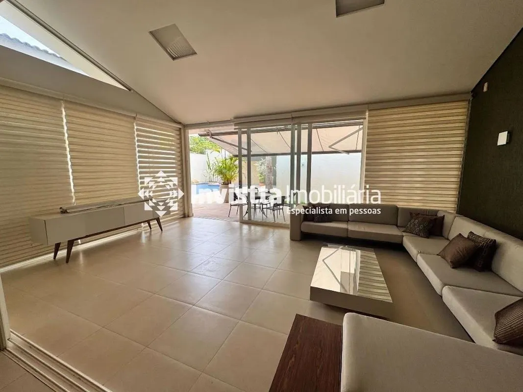Casa de Luxo na 205 Sul Plano Diretor Valor: R$ 4.200.000 Descrição: Desfrute do...