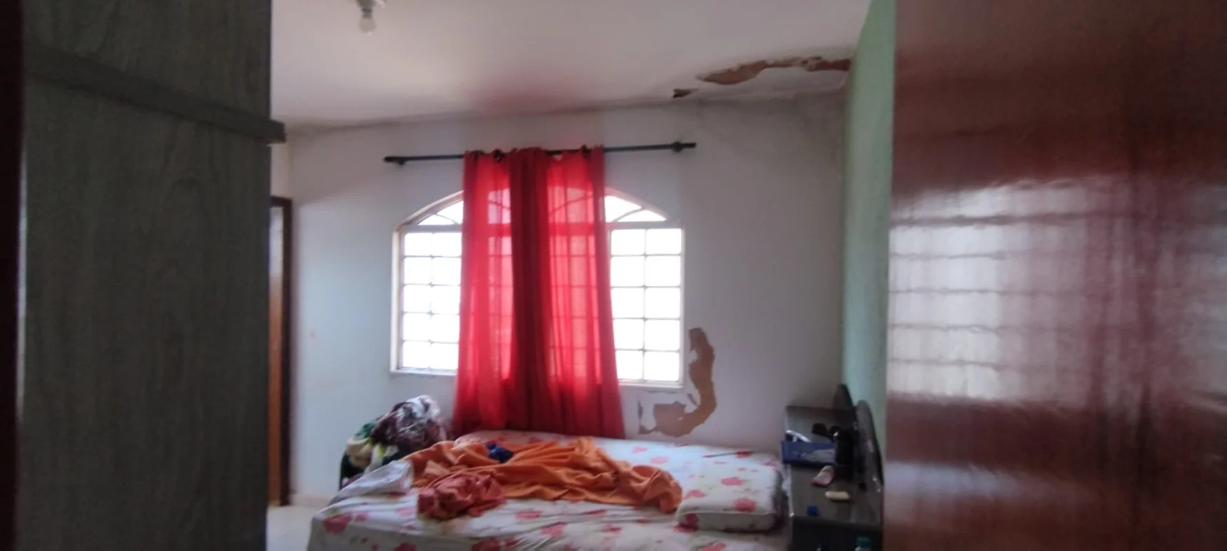 Grande oportunidade! VENHA MORAR BEM! Sobrado com 4 quartos, sendo 01 suíte, sal...