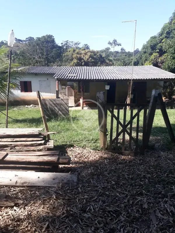 Oportunidade Única: Fazenda com 143.68 Hectares em Cocalzinho de GoiásEsta fazen...