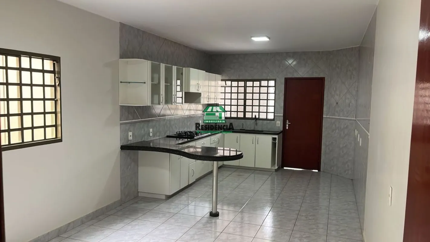 Casa Jardim Ana Paula- Área total 300m²- Área construída 160m²- 3 quartos sendo ...