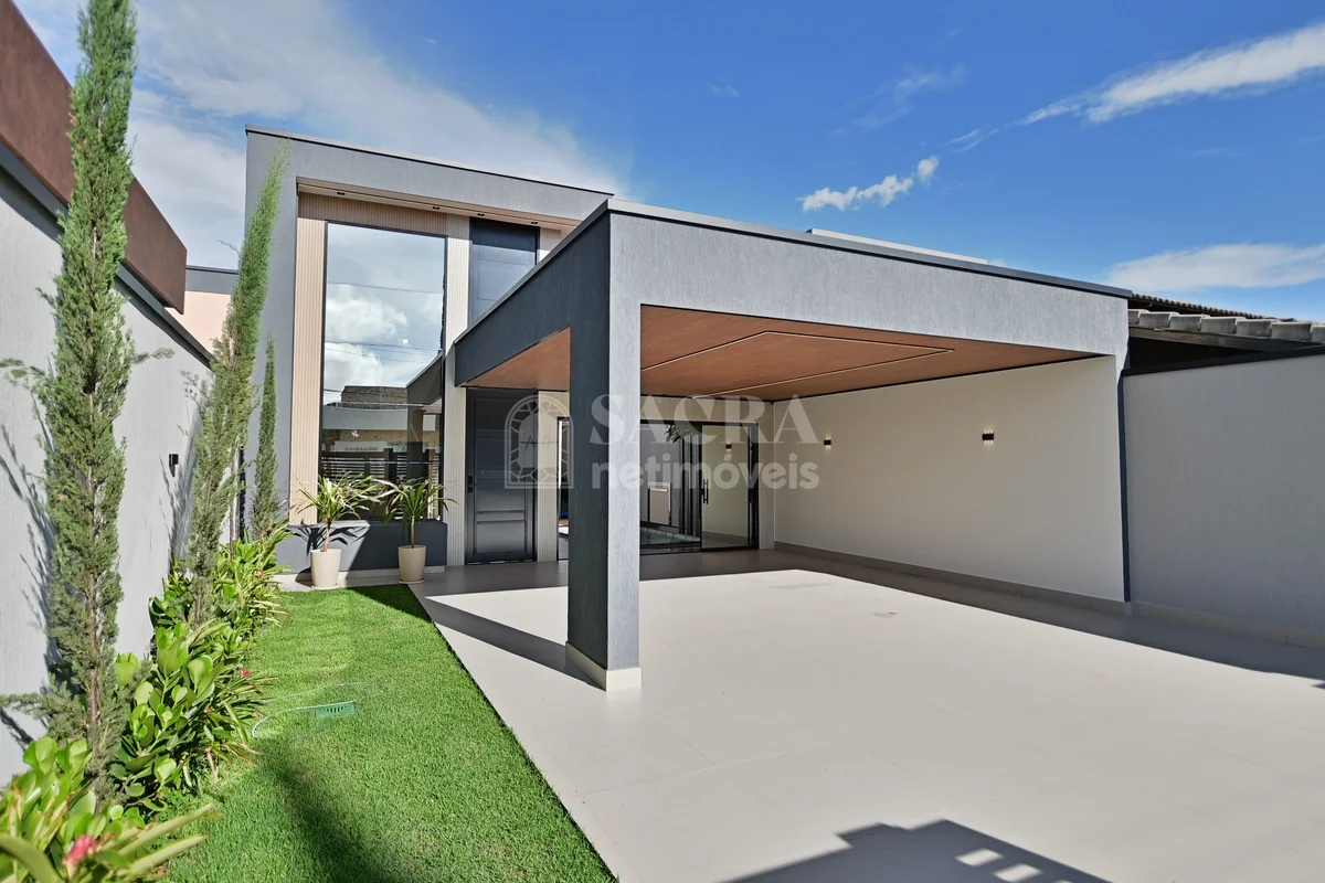 CASA RECEM CONSTRUIDA:IMÓVEL:Excelente casa, com 512m².Sala ampla que comporta d...