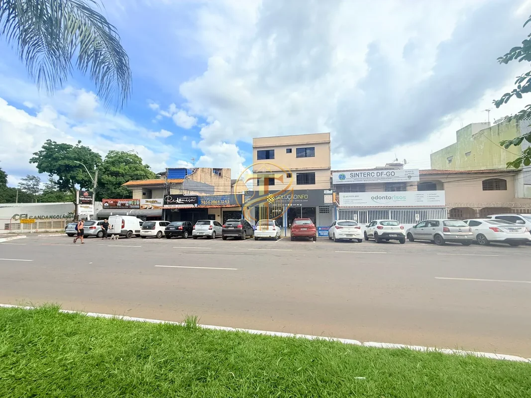 Vendo com exclusividade, prédio misto com Duas Lojas e 4 apartamentos , na melho...