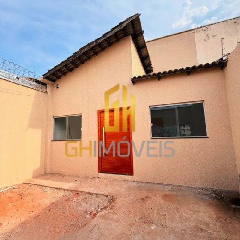 A casa possui - 3 quartos sendo 1 suíte - Sala- Cozinha - 2 banheiros com nichos...