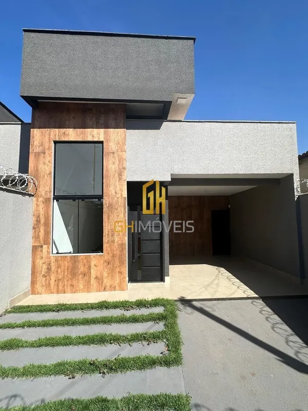 A casa possui - 3 quartos sendo 1 suíte - Sala - Cozinha - Banheiro social - Áre...